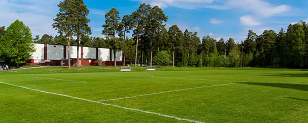 Foto på Skogsvallen idrottsplats.